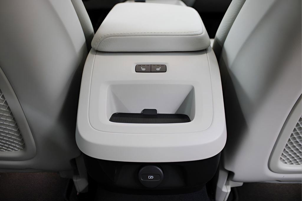 Used 2023 Volvo S60 B5 Plus w/ Climate Package image 28