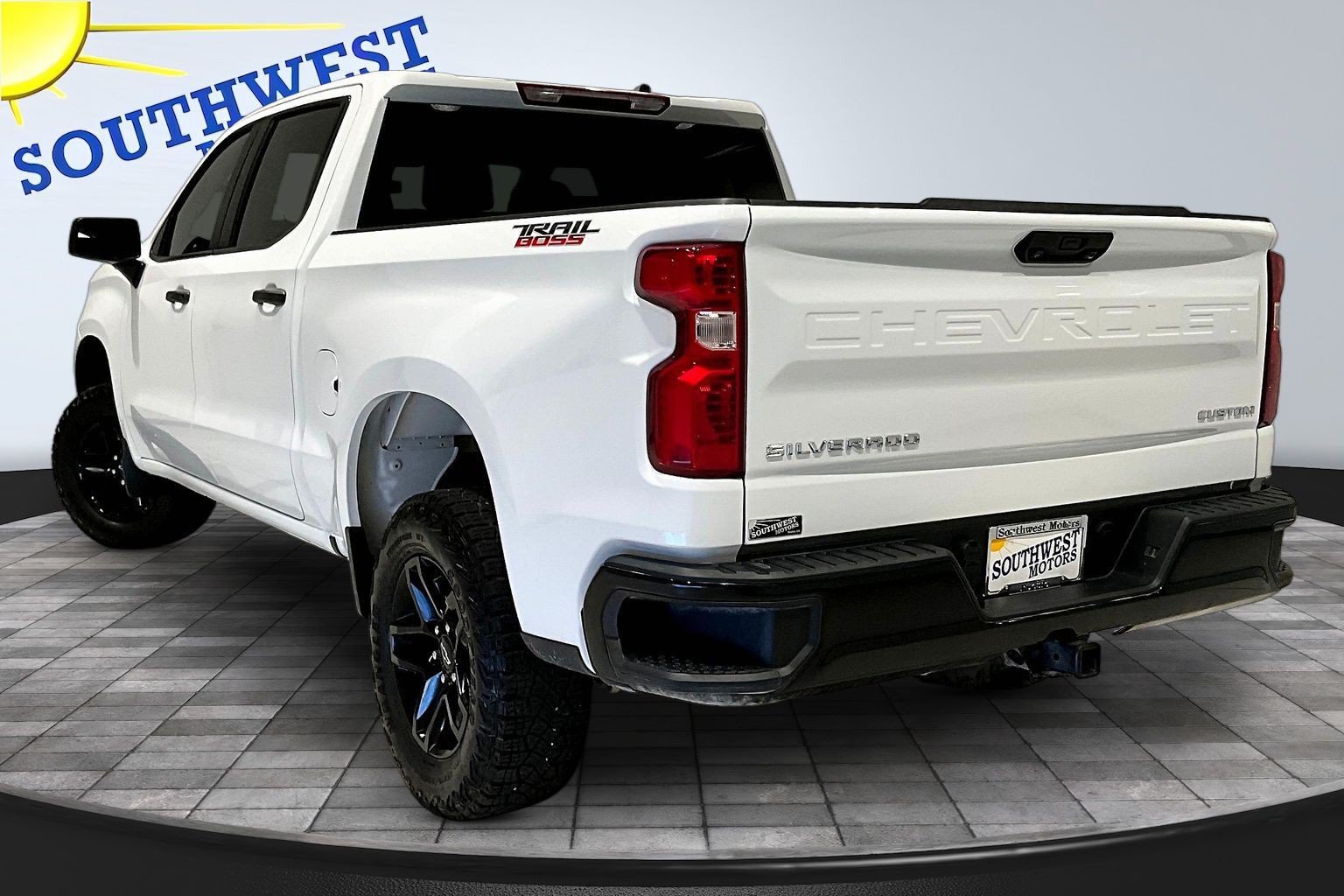 Used 2024 Chevrolet Silverado 1500 Custom Trail Boss AWD/4WD image 5