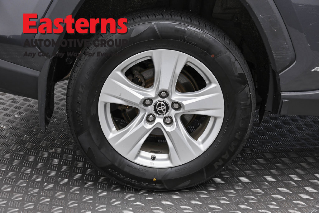 Used 2021 Toyota RAV4 LE w/ Carpet Mat Package (TMS) AWD/4WD image 30