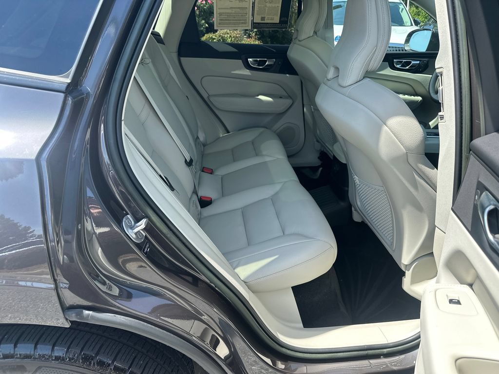 Used 2023 Volvo XC60 T8 Core AWD/4WD image 13