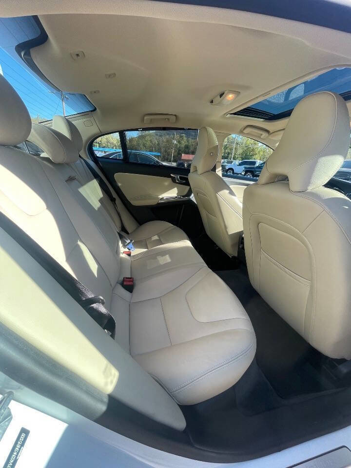 Used 2017 Volvo S60 T5 Inscription image 17