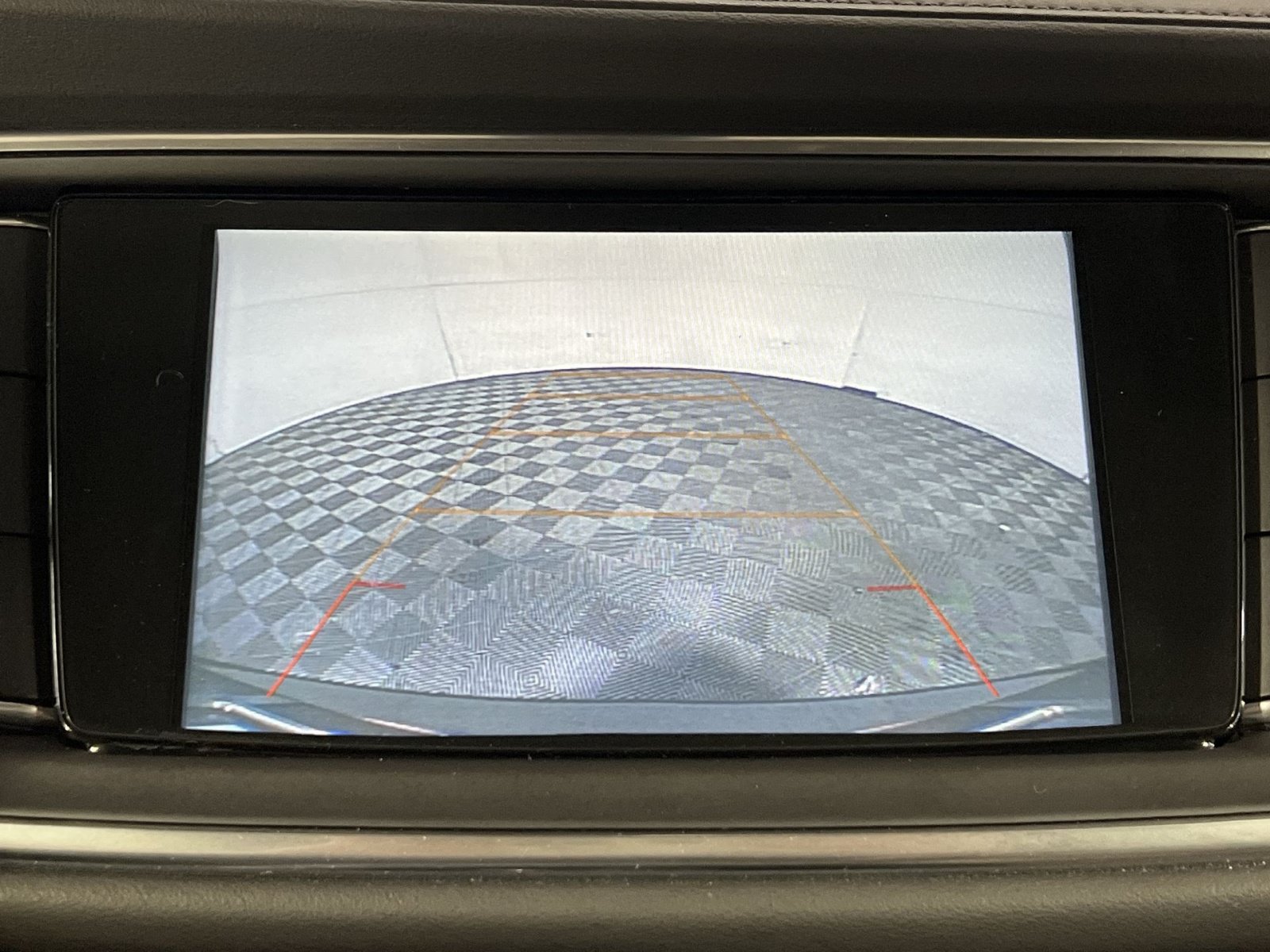Used 2018 Buick Enclave Essence FWD image 19