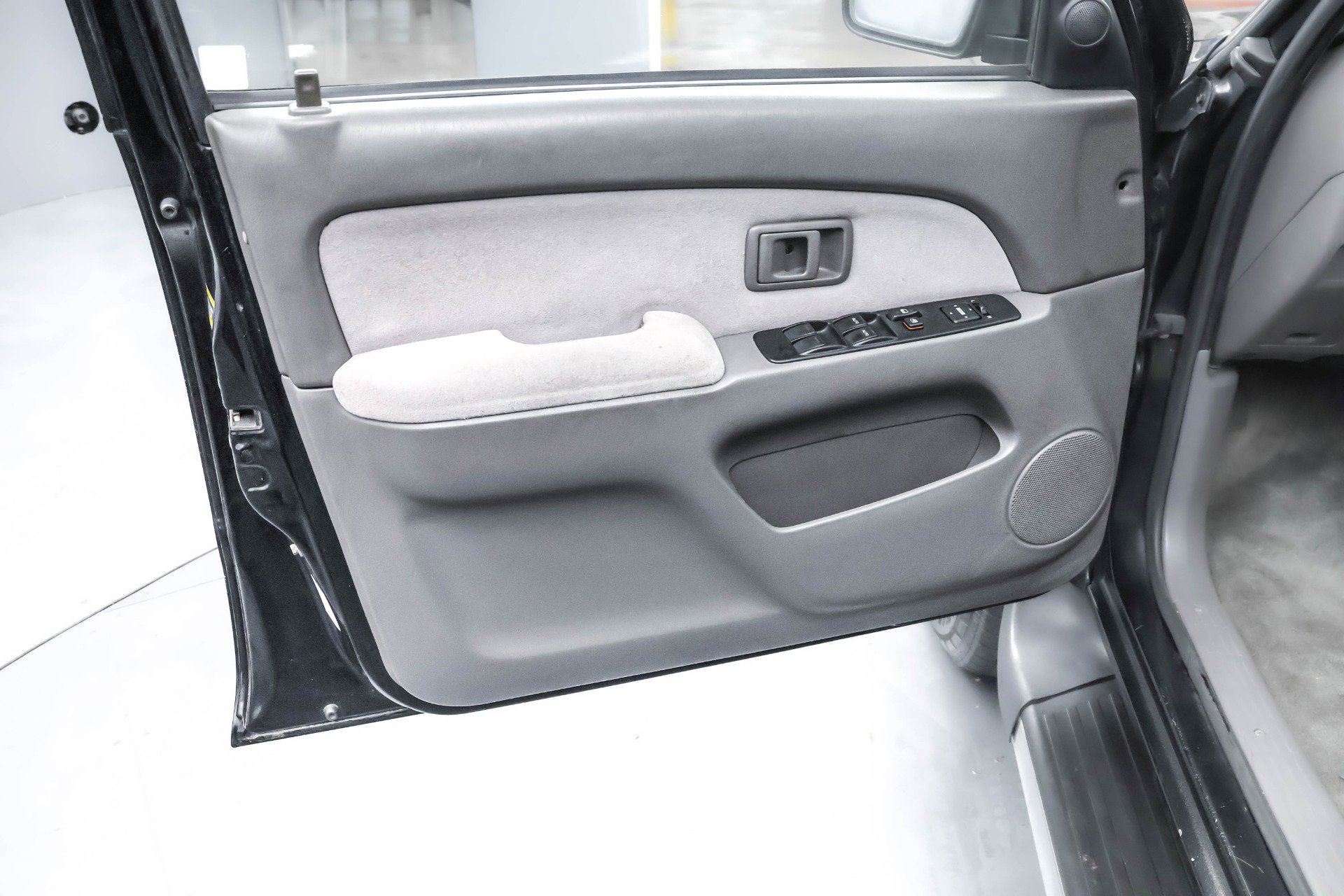 Used 2001 Toyota 4Runner SR5 image 8