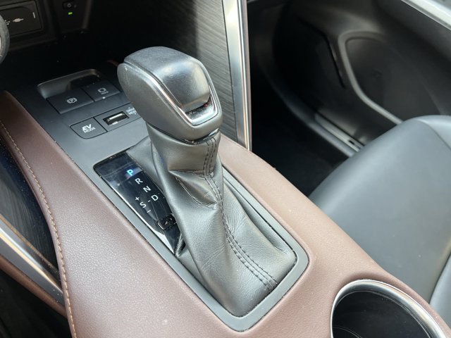 Used 2022 Toyota Venza XLE AWD/4WD image 16