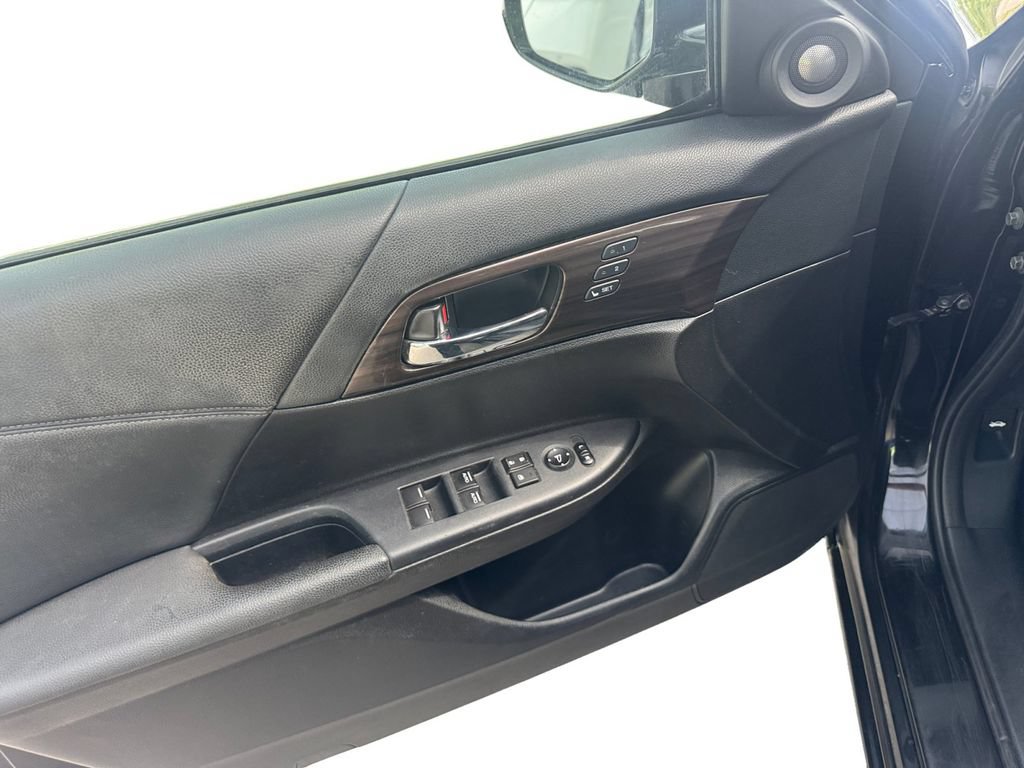Used 2017 Honda Accord EX-L image 20