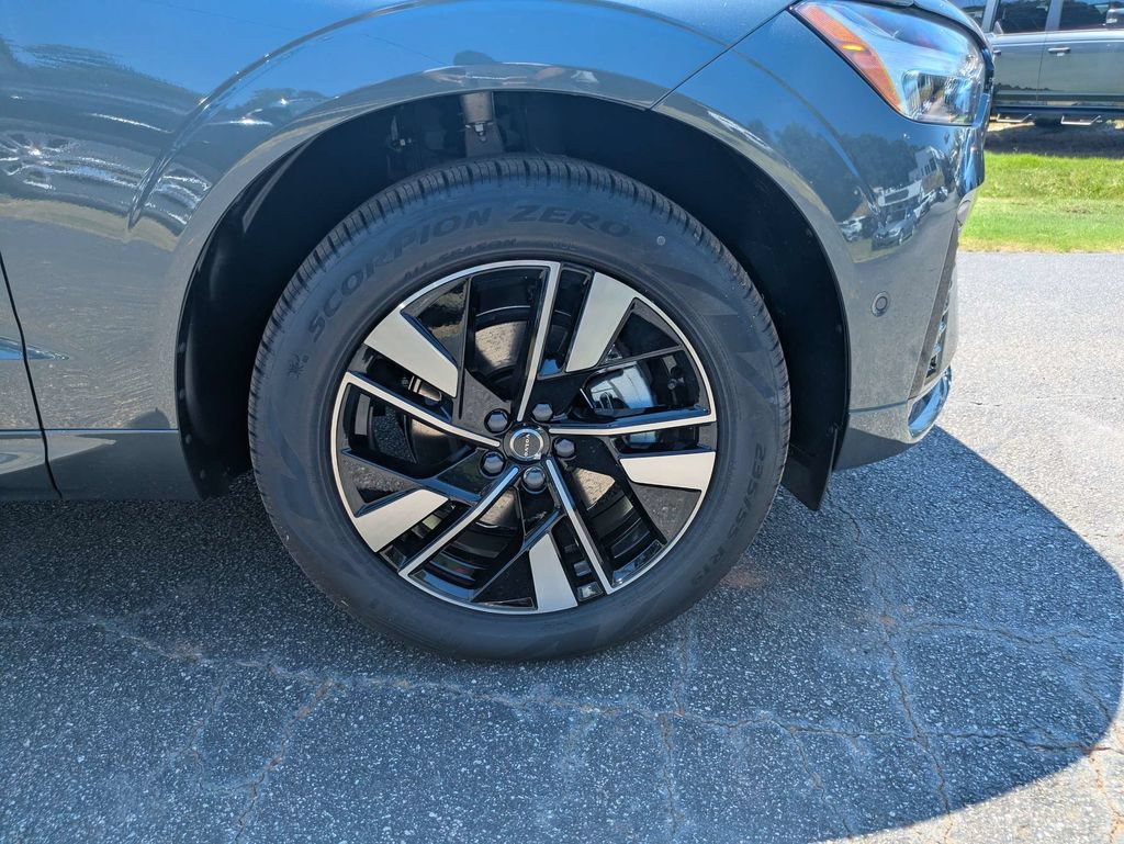 New 2026 Volvo XC60 B5 Plus w/ Protection Package Premier AWD/4WD image 11