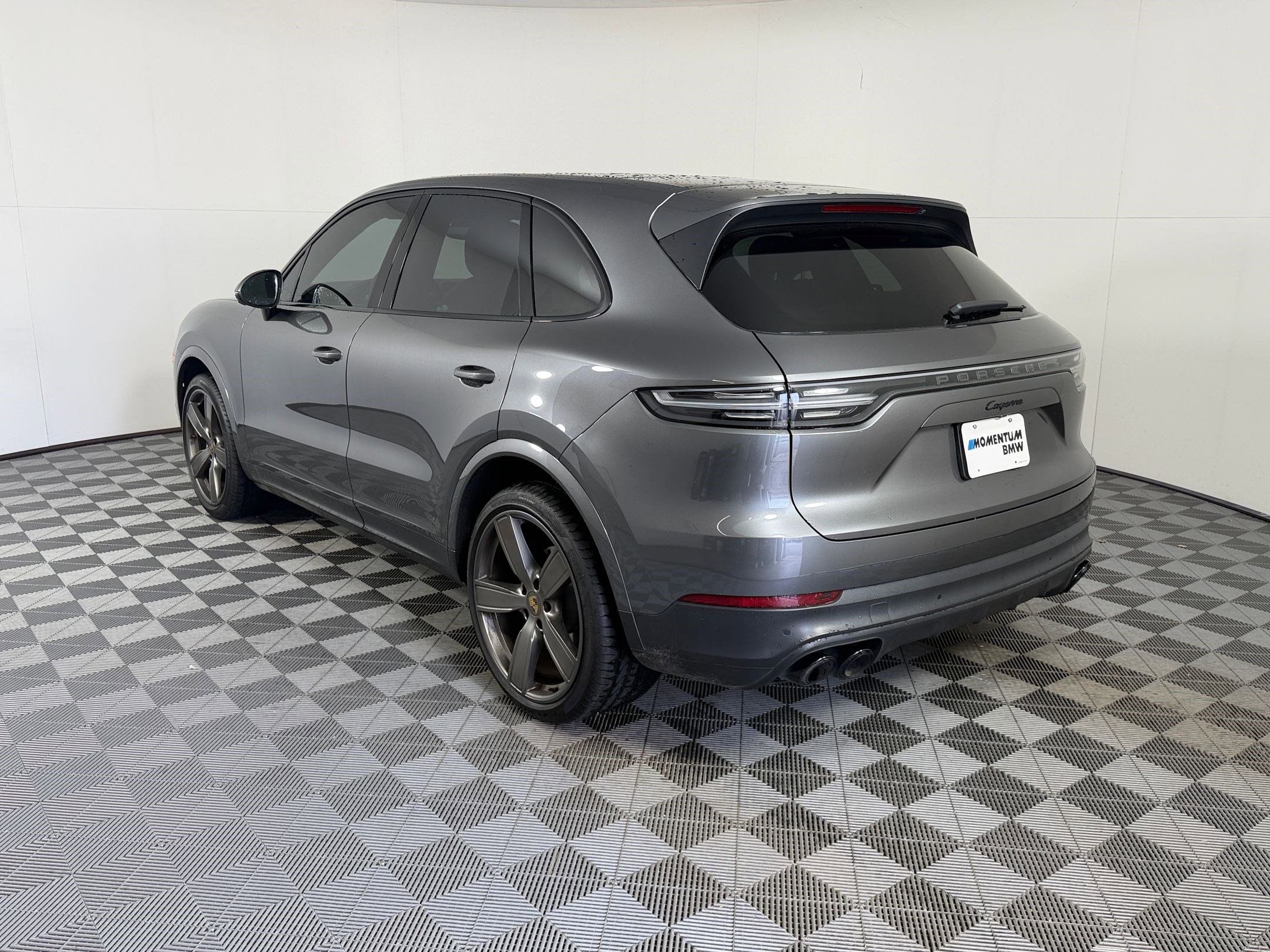 Used 2022 Porsche Cayenne AWD/4WD image 3