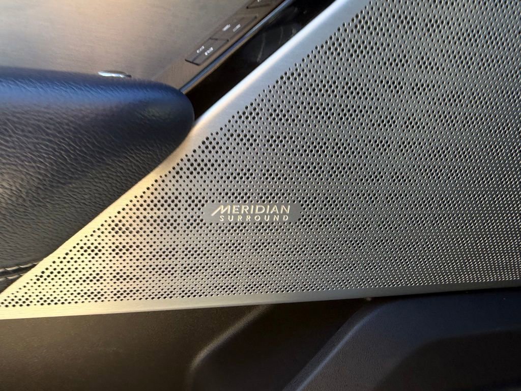 Used 2019 Land Rover Range Rover Velar R-Dynamic SE image 23