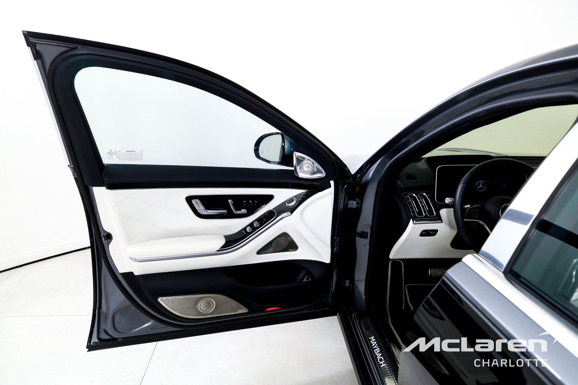 Used 2023 Mercedes-Benz Maybach S 680 4MATIC w/ Manufaktur Leather Package image 10