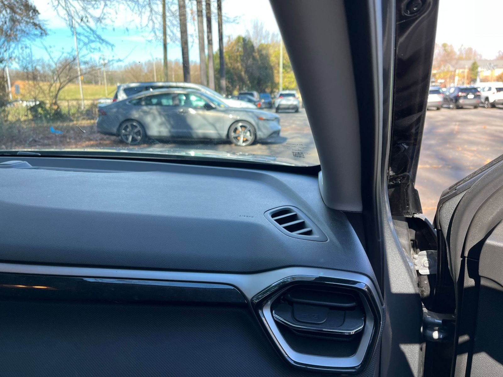 Used 2025 Chevrolet TrailBlazer LT image 33