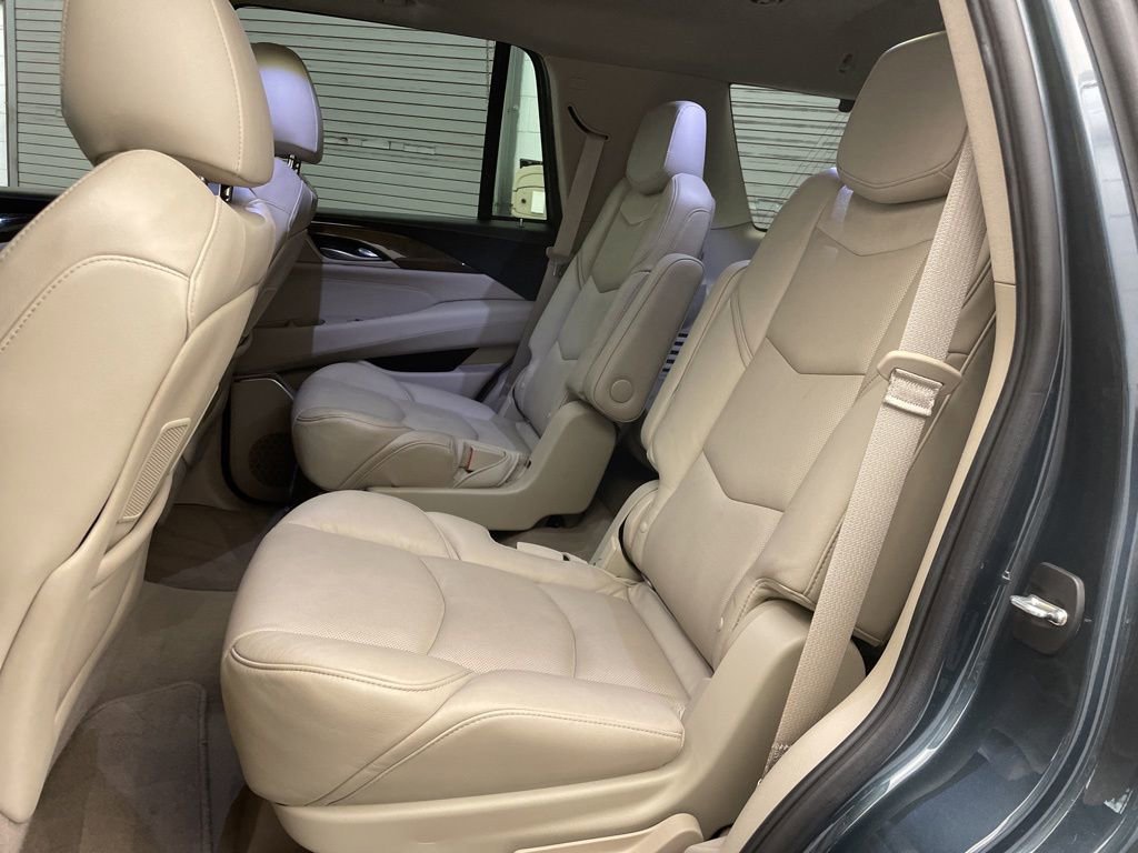 Used 2020 Cadillac Escalade Luxury w/ LPO, Radiant Package AWD/4WD image 22