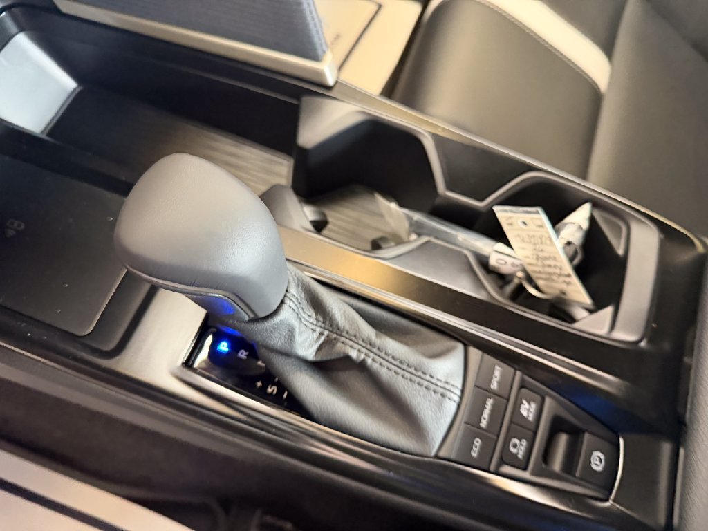 New 2026 Toyota Camry Hybrid FWD image 15
