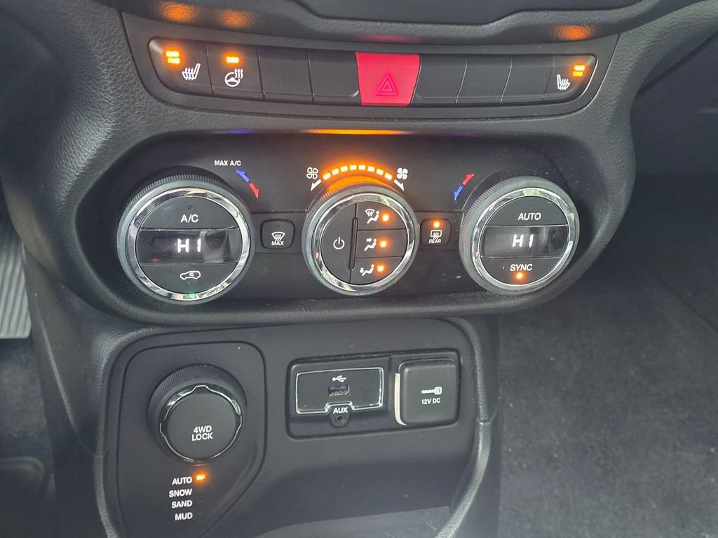 Used 2015 Jeep Renegade Limited AWD/4WD image 34