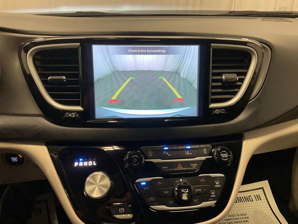 Used 2023 Chrysler Pacifica Touring-L FWD image 22
