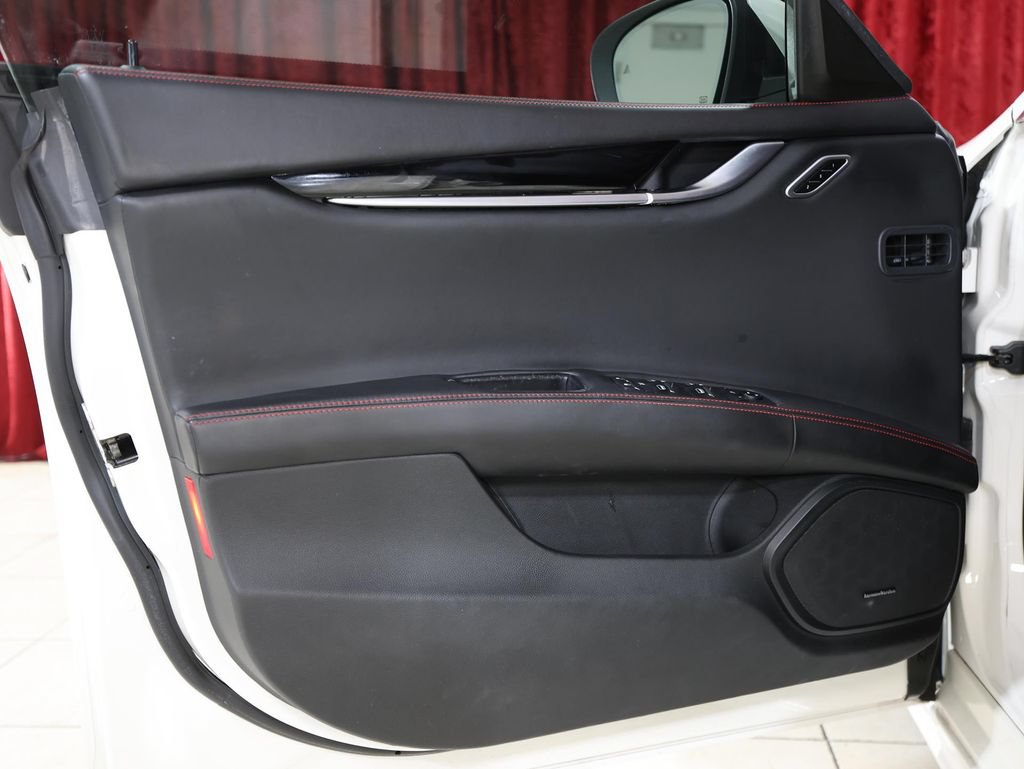 Used 2018 Maserati Ghibli GranLusso RWD image 11