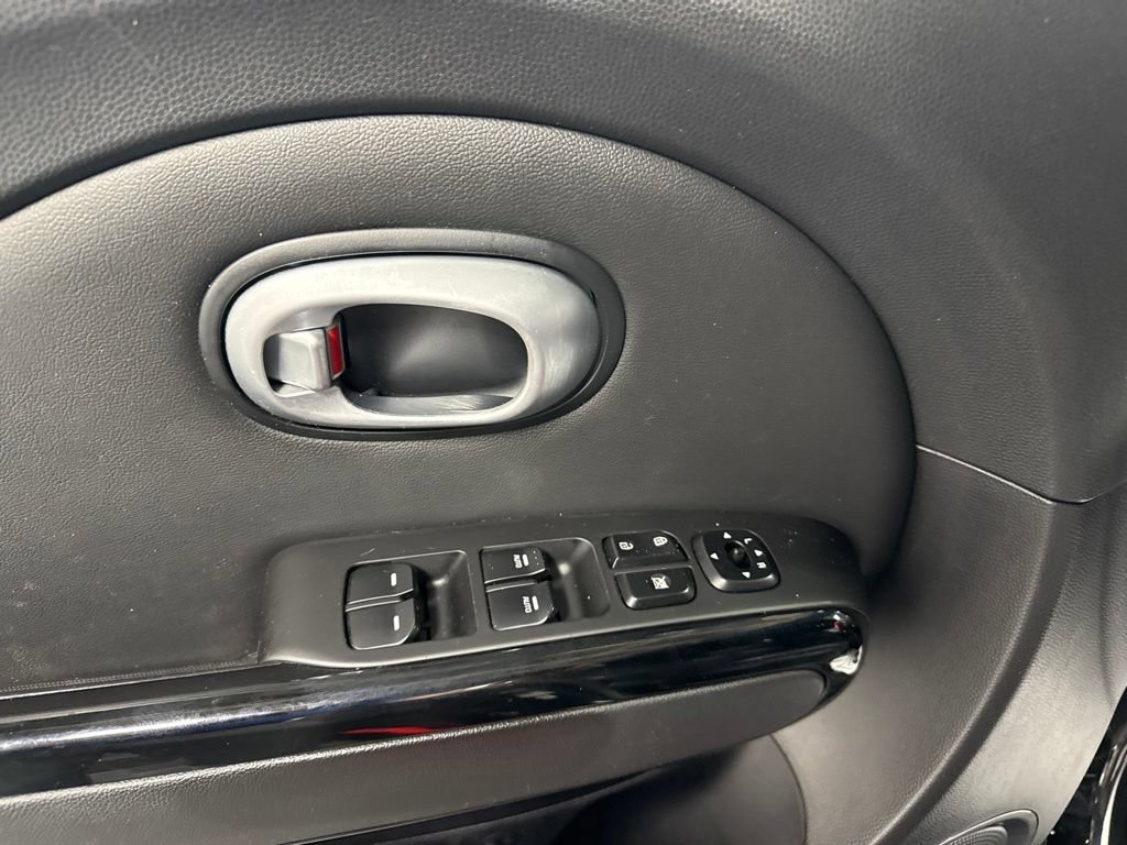 Used 2015 Kia Soul + FWD image 21
