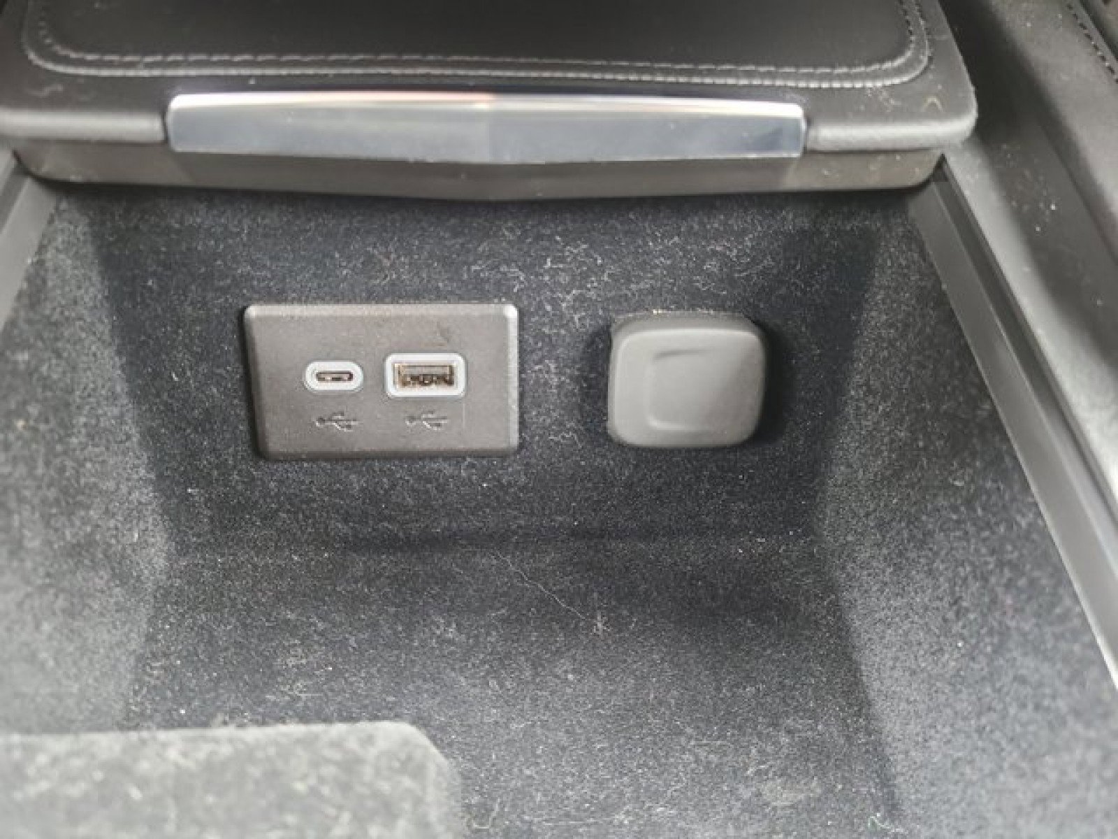 Used 2024 Cadillac XT4 Sport image 32