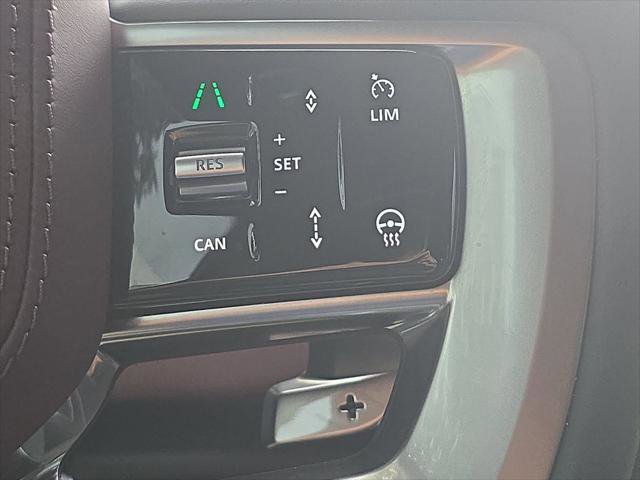 Used 2025 Land Rover Range Rover SE AWD/4WD image 18