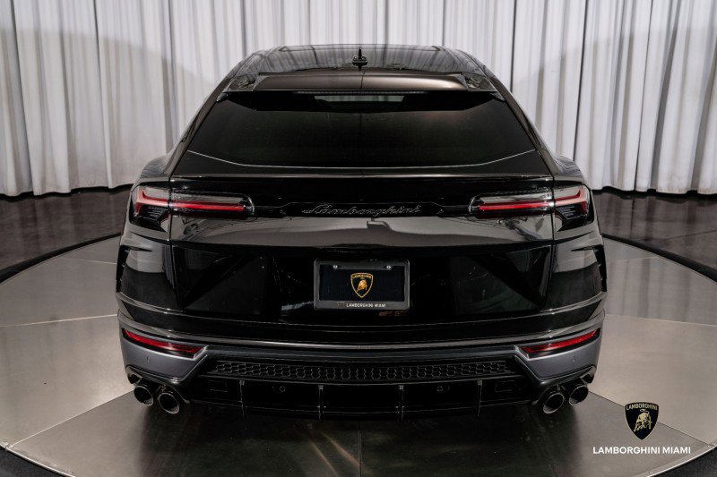 Used 2021 Lamborghini Urus image 16