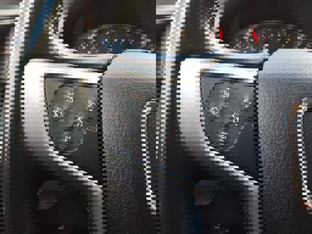 Used 2020 GMC Terrain SLE image 15