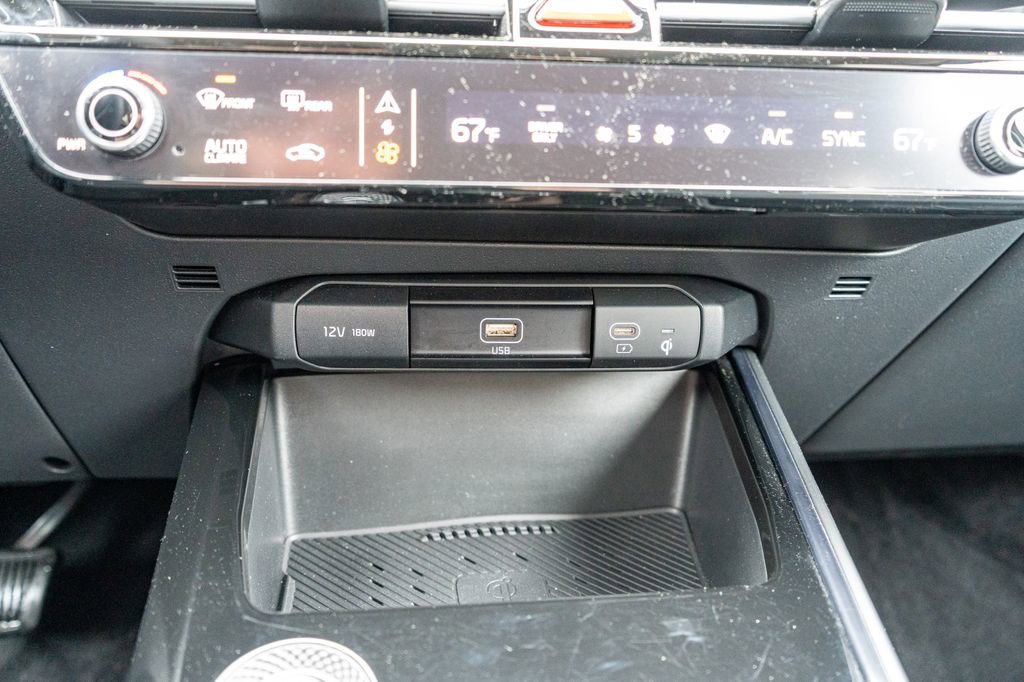 Used 2025 Kia Niro EX w/ EX Cold Weather Package image 32