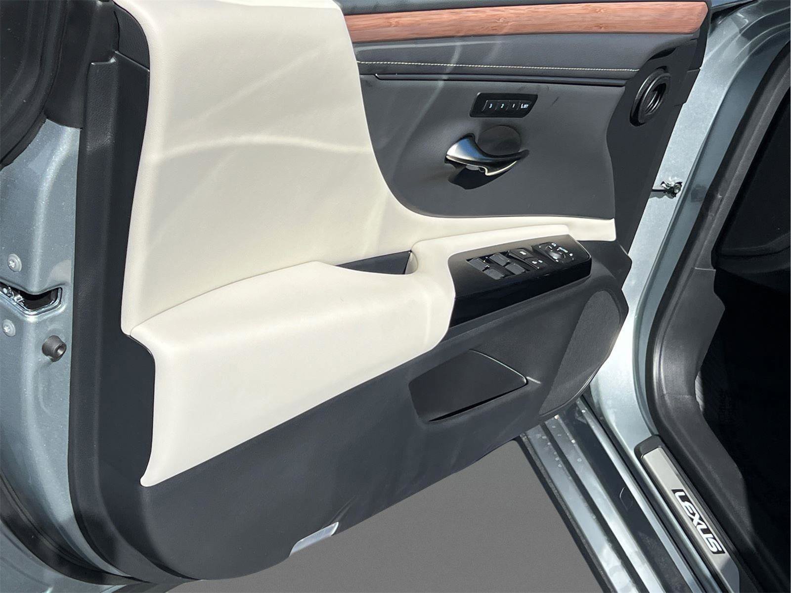 New 2025 Lexus ES 350 w/ Premium Package image 11