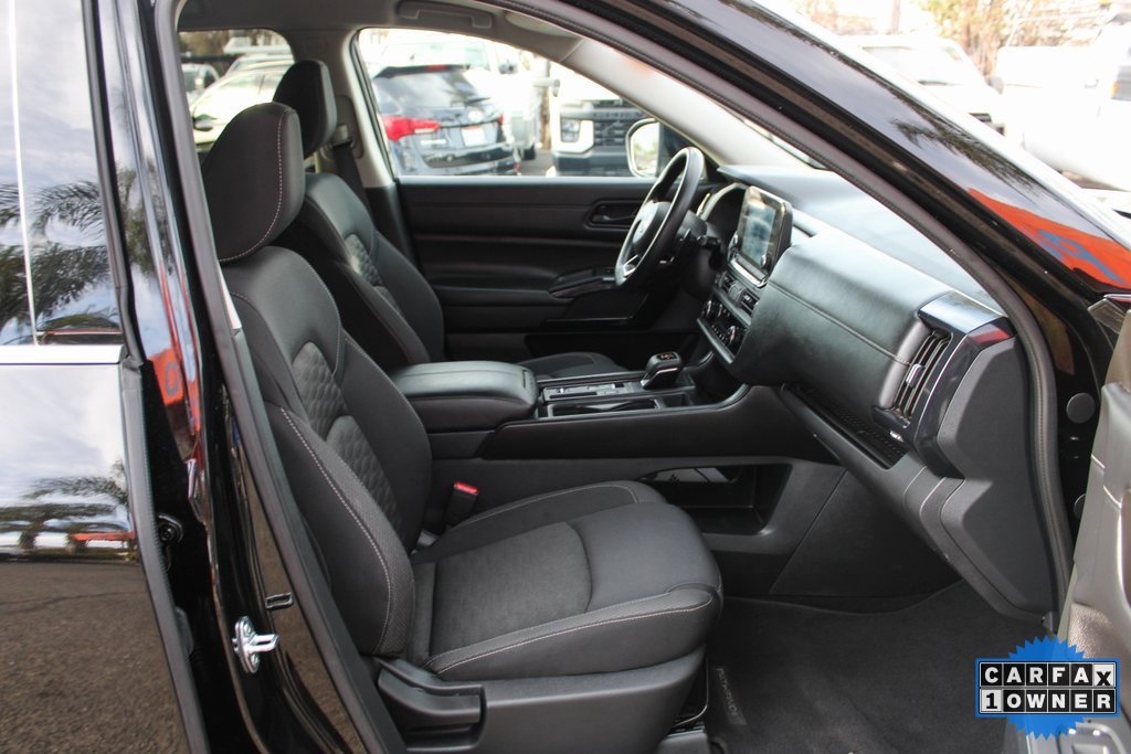 Used 2024 Nissan Pathfinder S image 40