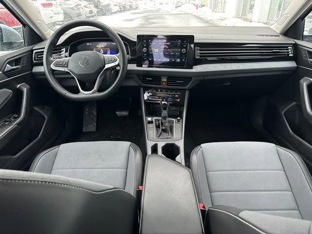 Certified 2025 Volkswagen Jetta SE image 26