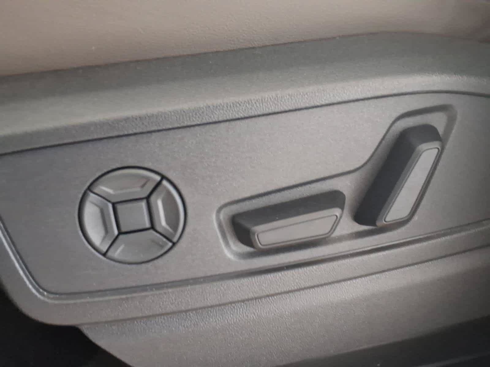 Used 2025 Audi Q5 Premium w/ Premium Plus AWD/4WD image 19