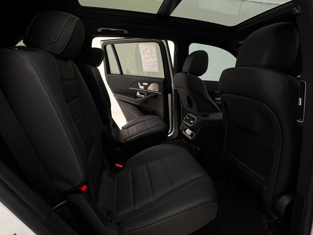 Used 2025 Mercedes-Benz GLS 450 4MATIC image 18
