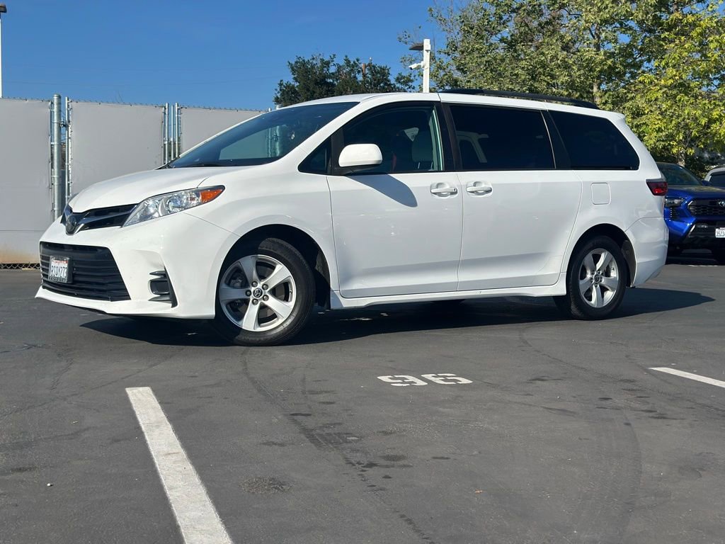 Used 2020 Toyota Sienna LE w/ Carpet Mat Package image 1