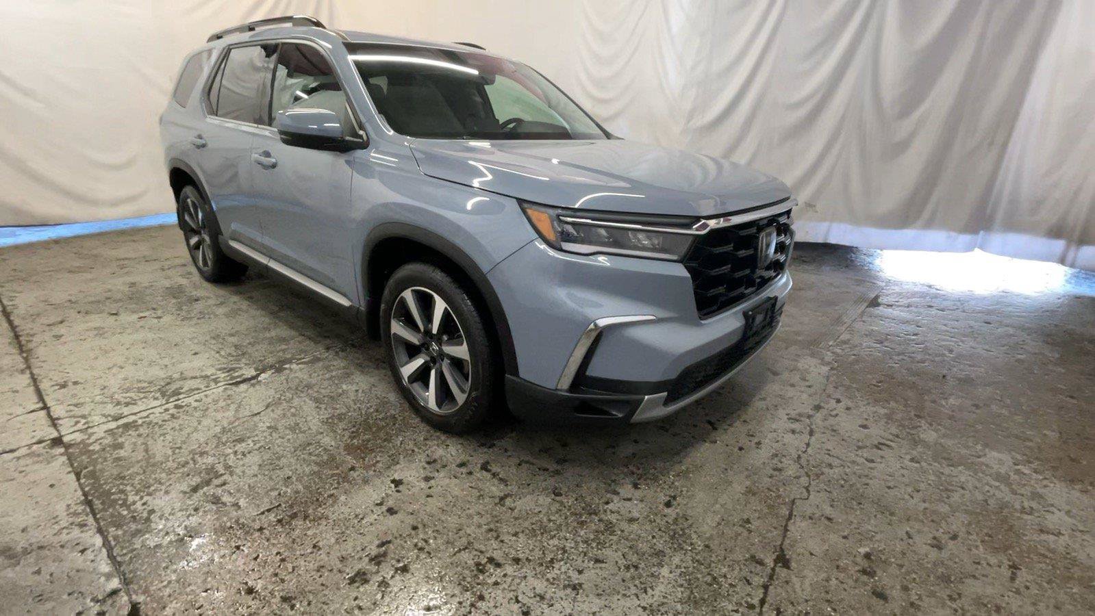 Certified 2023 Honda Pilot Touring image 2