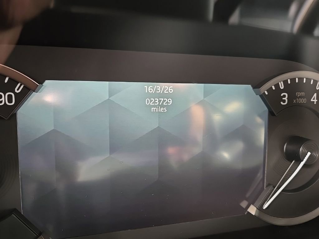 Used 2023 Land Rover Defender 90 X-Dynamic SE image 15