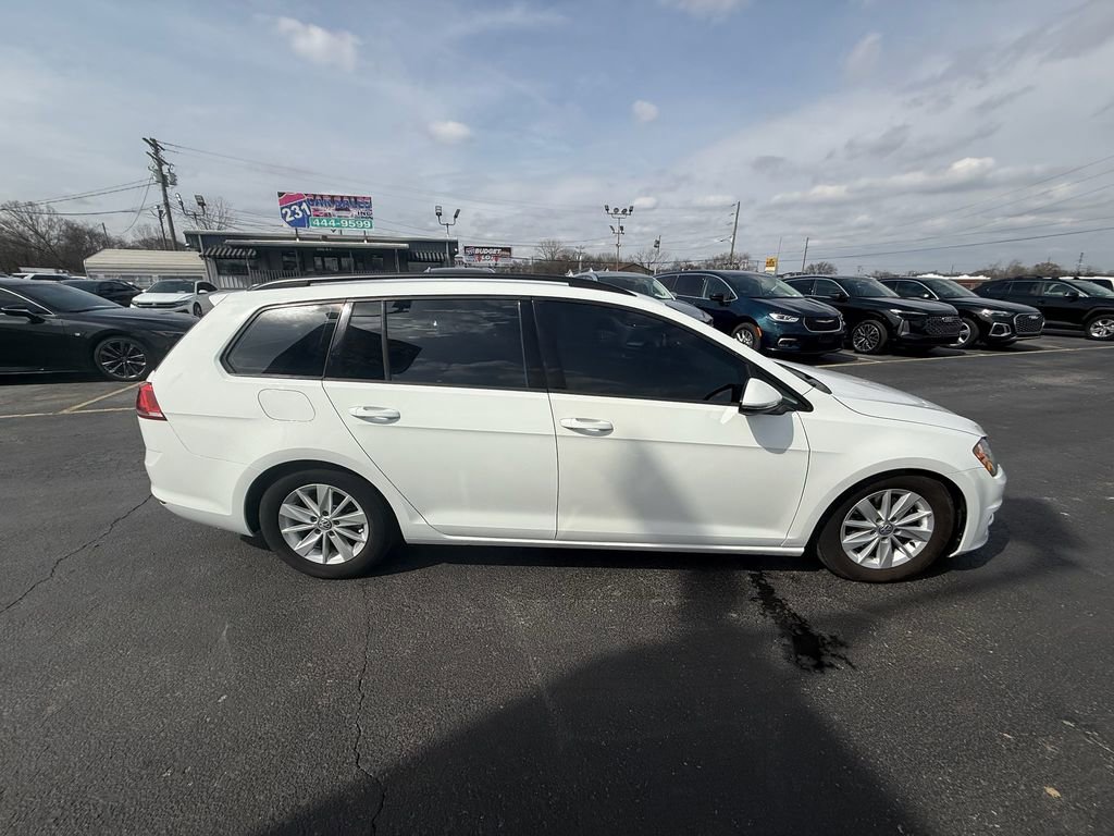 Used 2016 Volkswagen Golf S image 2