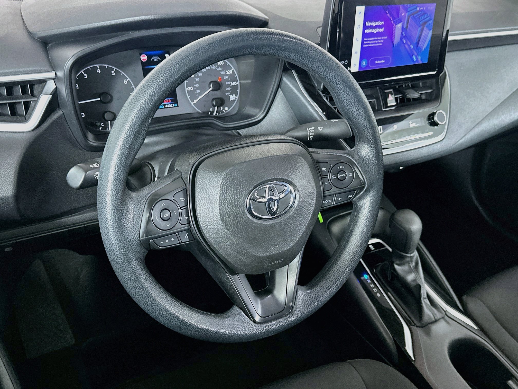 Used 2025 Toyota Corolla LE FWD image 18