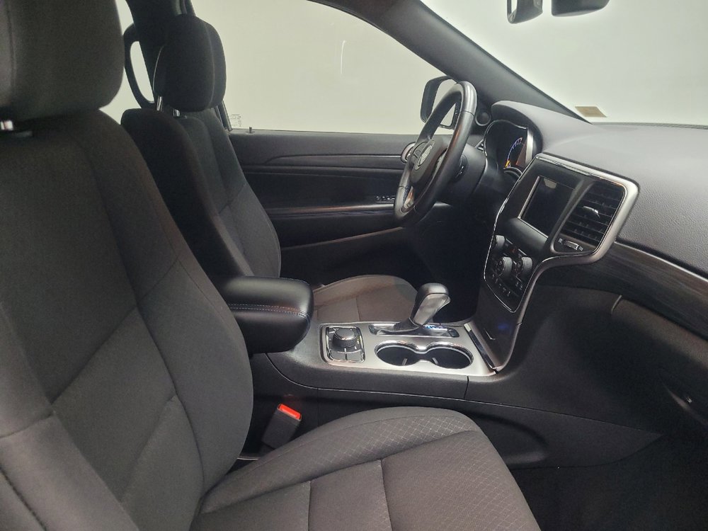 Used 2019 Jeep Grand Cherokee Laredo image 21