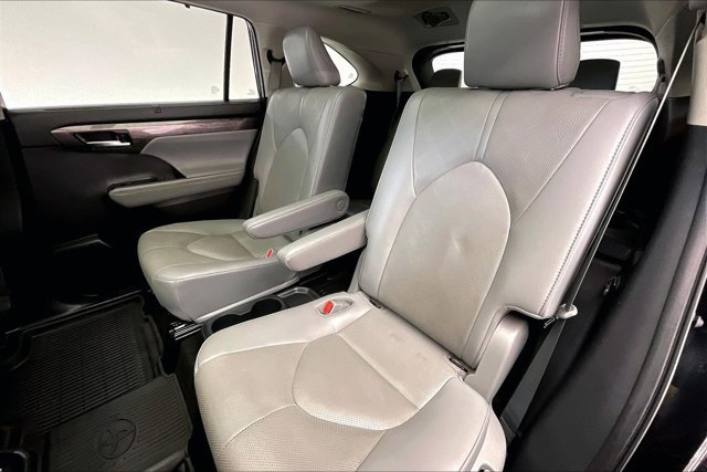 Used 2021 Toyota Highlander Platinum image 20