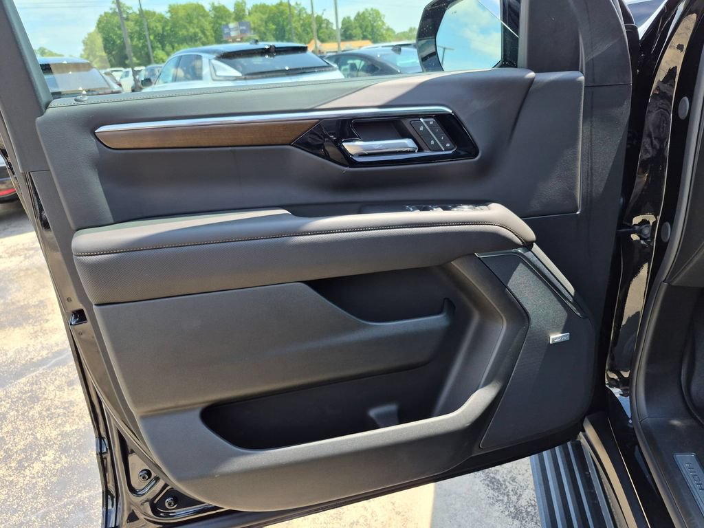Used 2026 Chevrolet Tahoe High Country AWD/4WD image 10