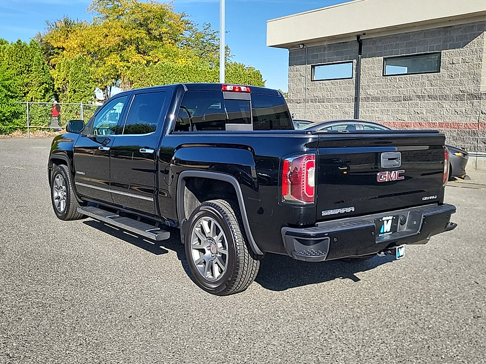 Used 2016 GMC Sierra 1500 Denali w/ Enhanced Driver Alert Package AWD/4WD image 5