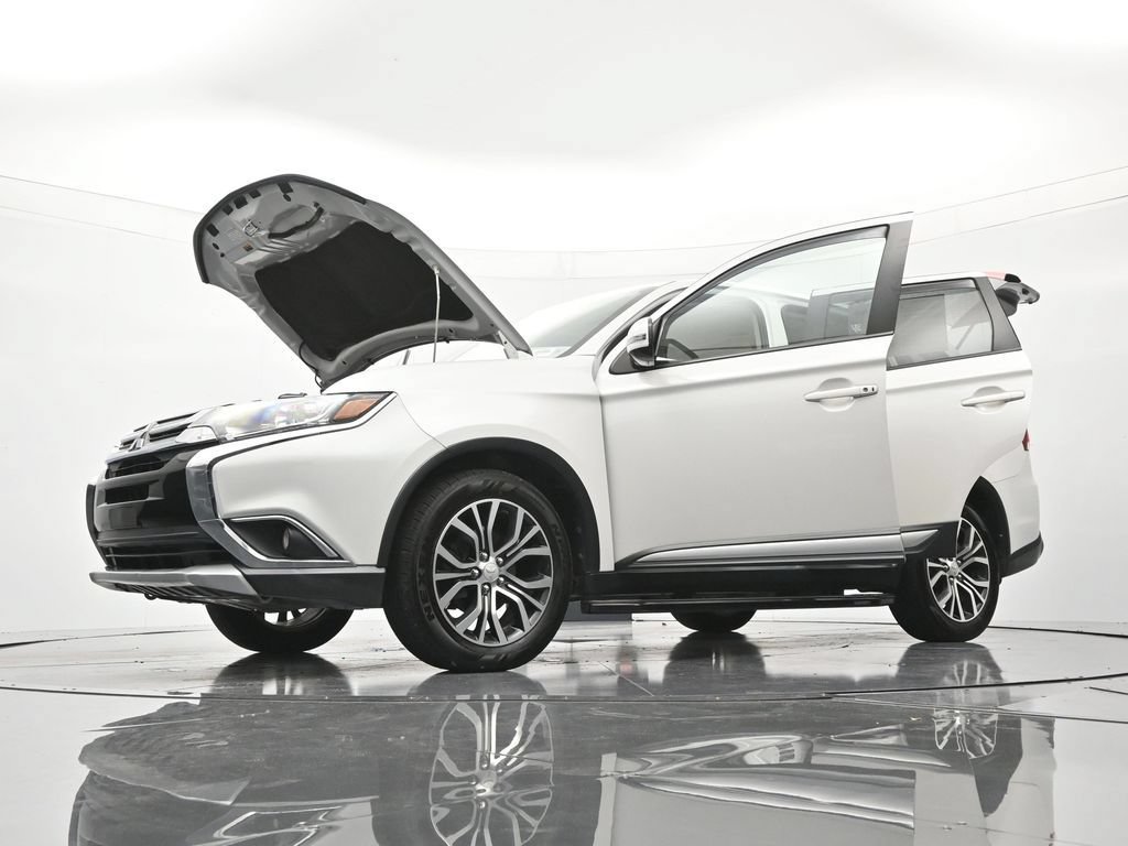 Used 2018 Mitsubishi Outlander SE FWD image 48