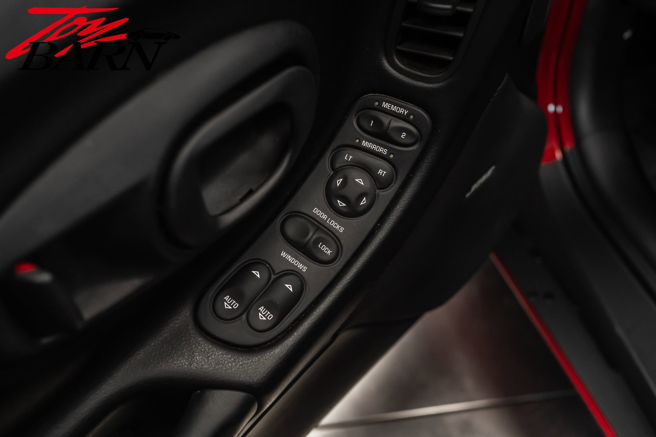 Used 2001 Chevrolet Corvette Convertible w/ Preferred Equipment Group2 image 27