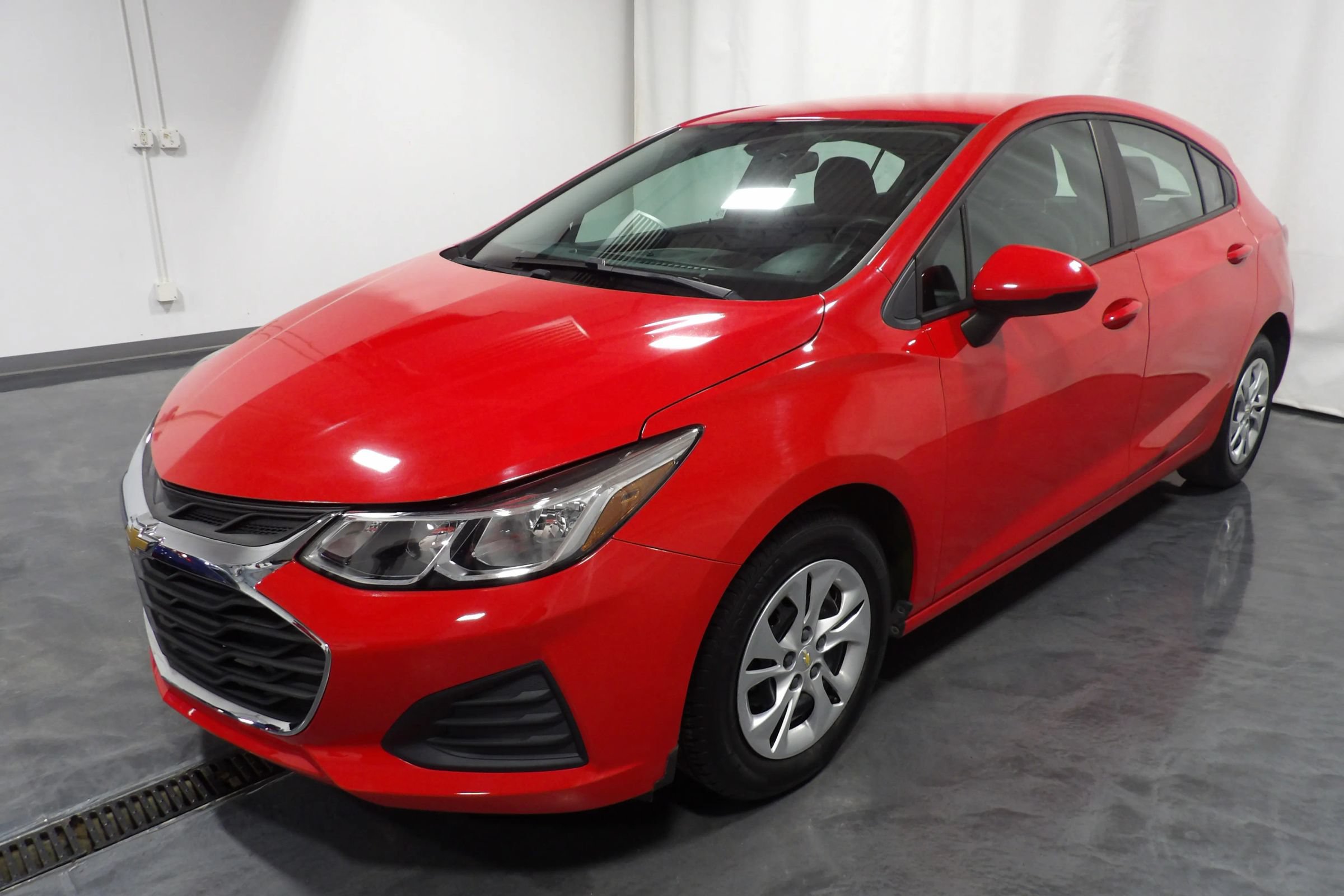 Used 2019 Chevrolet Cruze LS FWD image 3