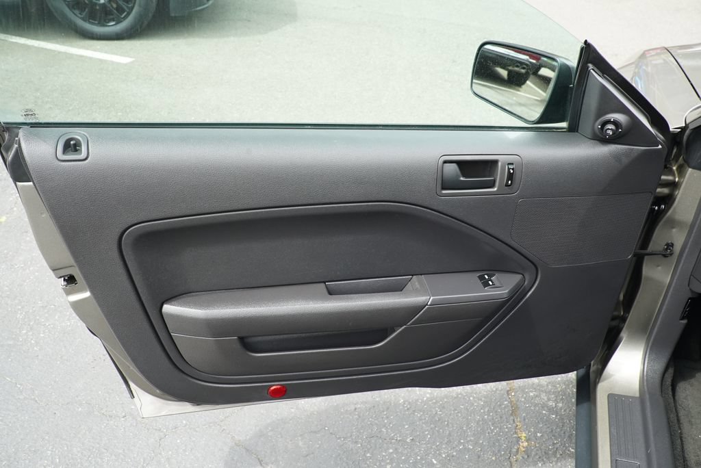 Used 2005 Ford Mustang Premium RWD image 22