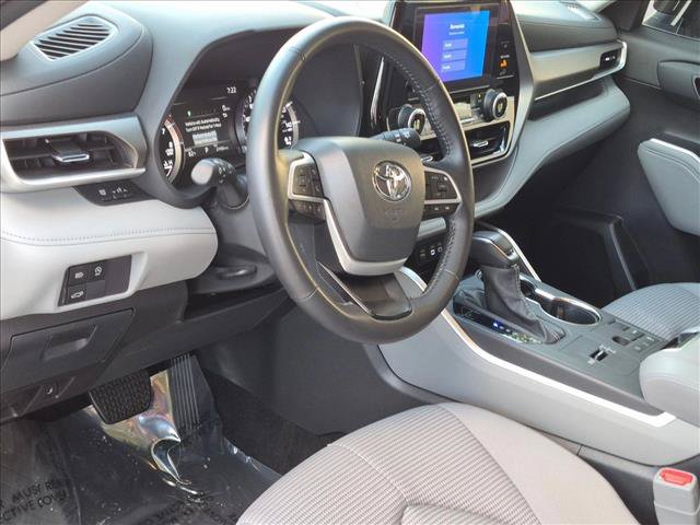 Certified 2024 Toyota Highlander LE FWD image 9