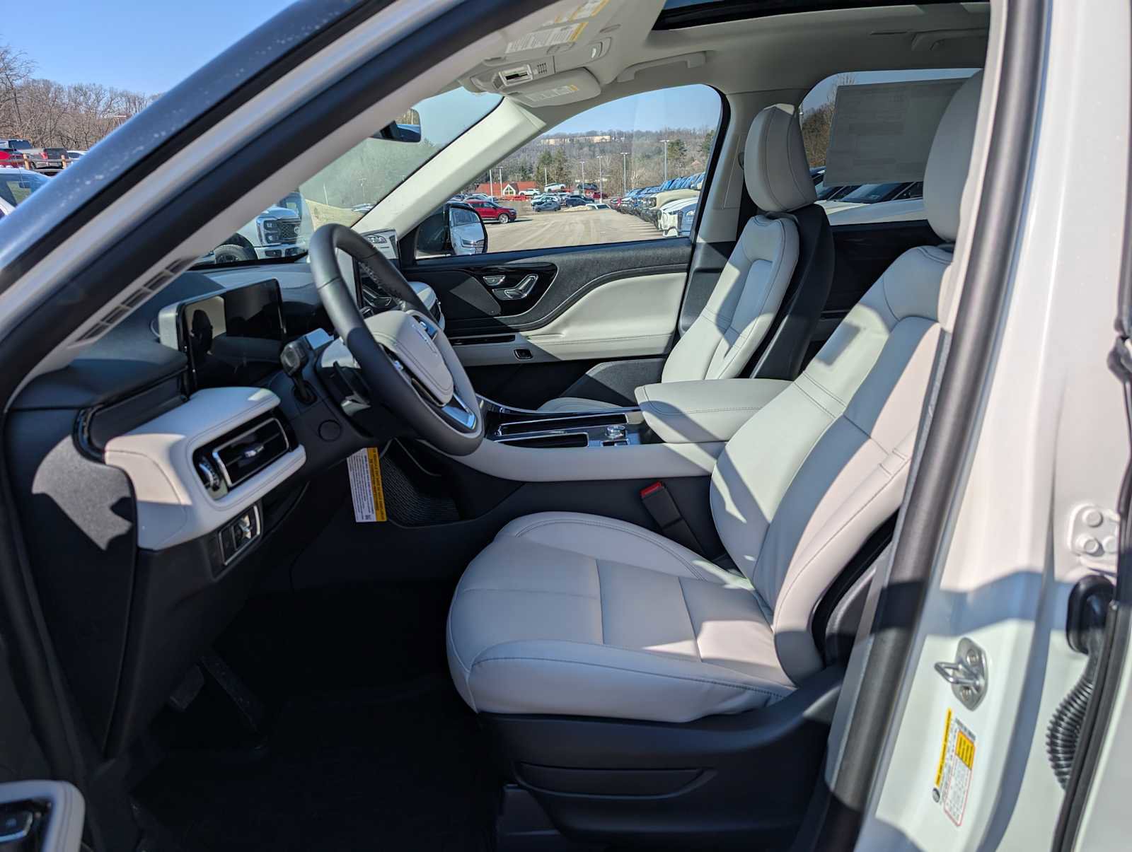 New 2026 Lincoln Aviator AWD image 4