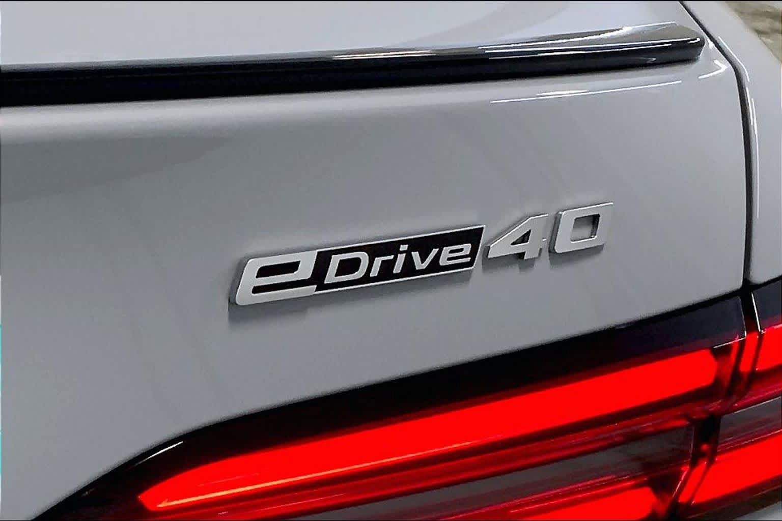 Used 2024 BMW i5 eDrive40i w/ Executive Package RWD image 28