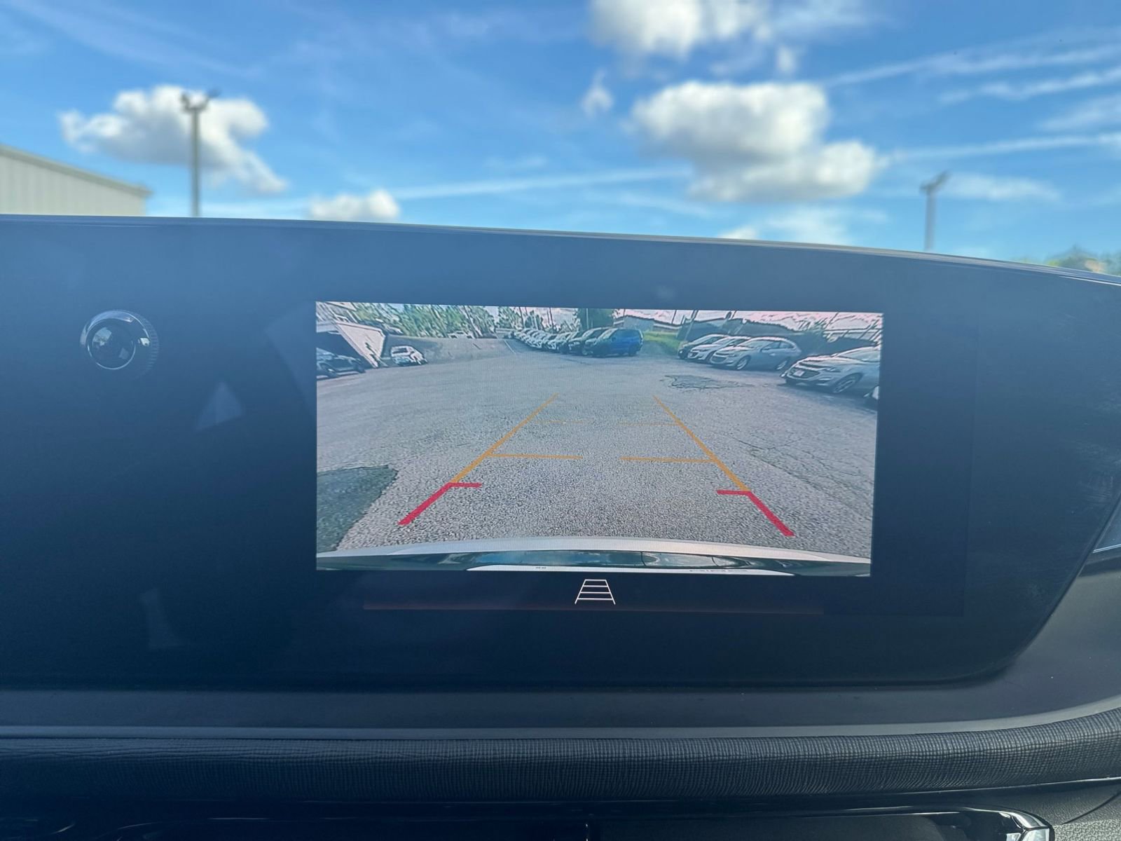 Used 2025 Buick Envista Sport Touring image 17