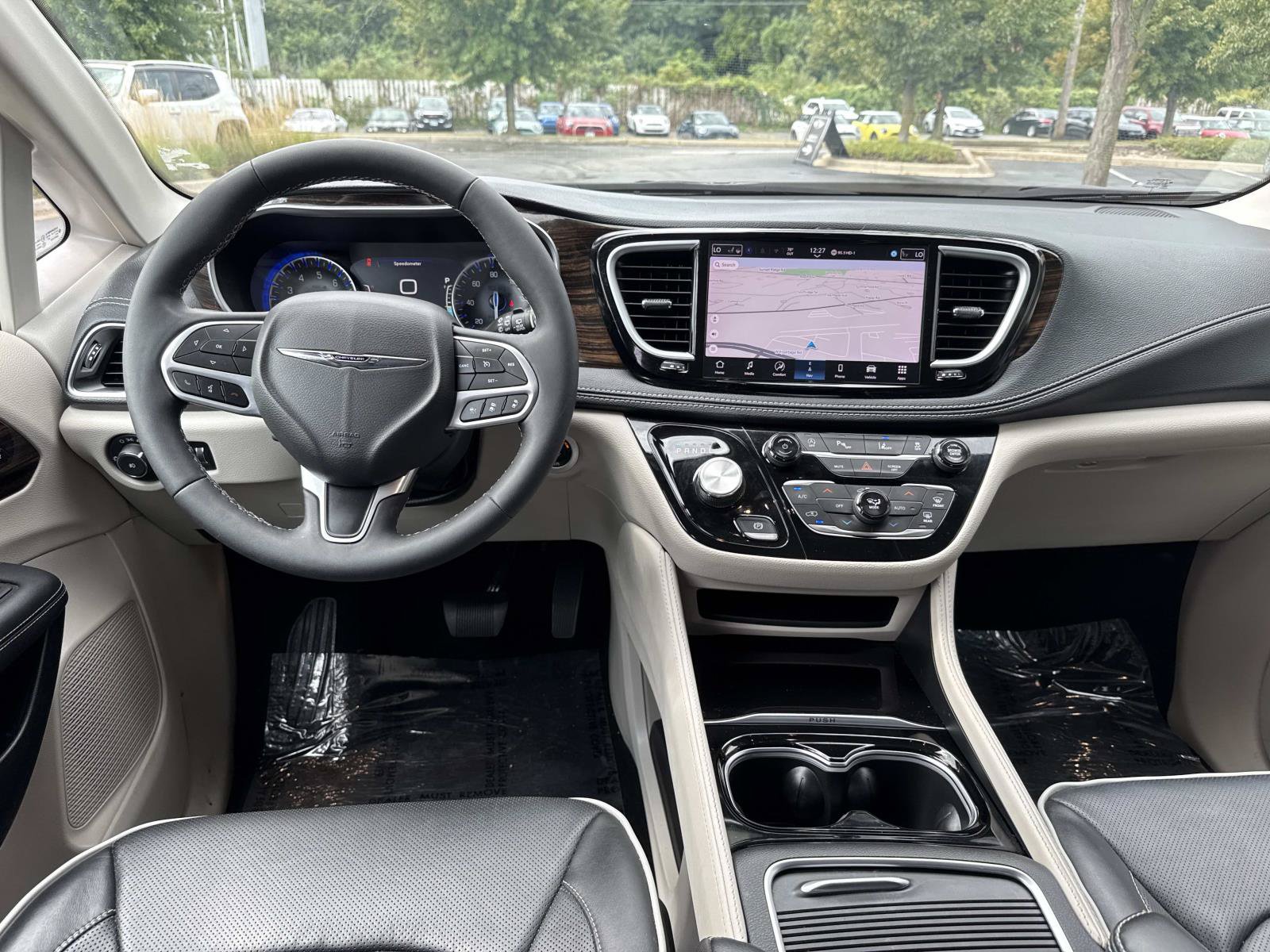 Used 2024 Chrysler Pacifica Limited FWD image 17