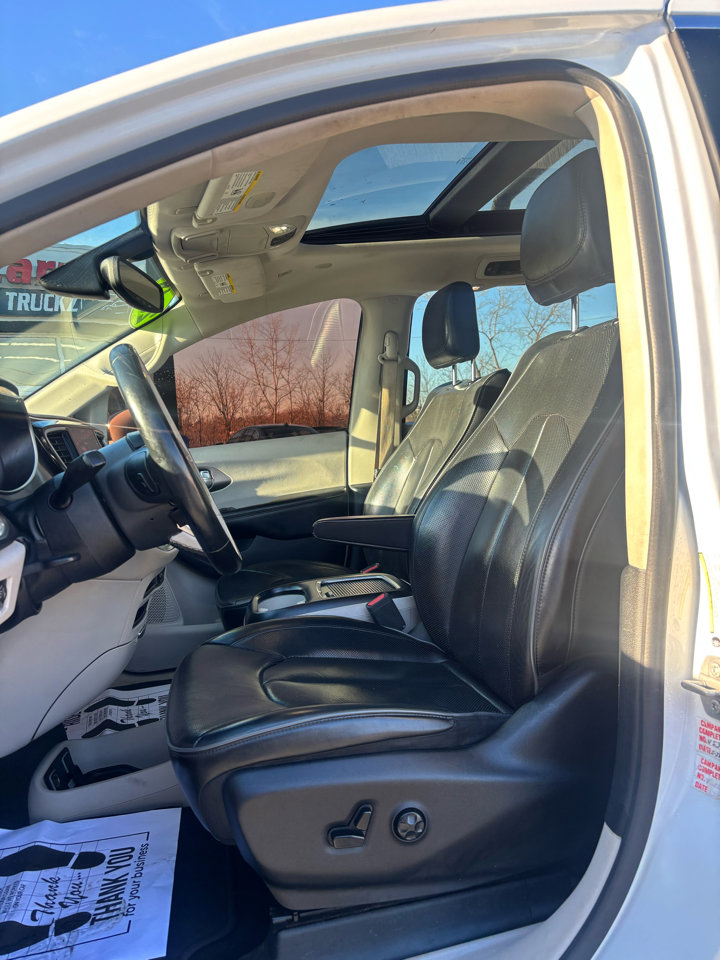 Used 2018 Chrysler Pacifica Limited image 10