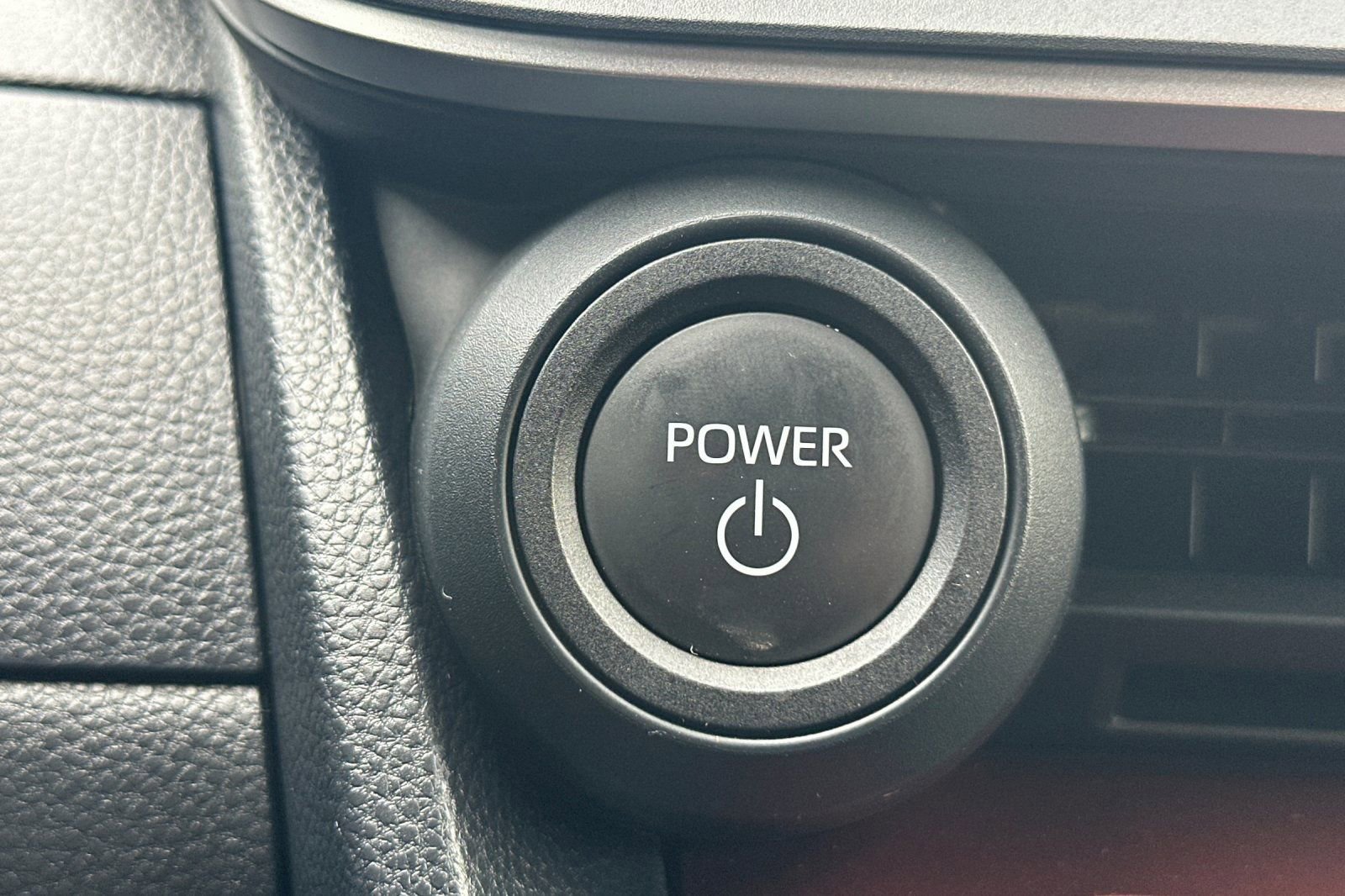 Used 2024 Toyota Prius Prime SE image 22